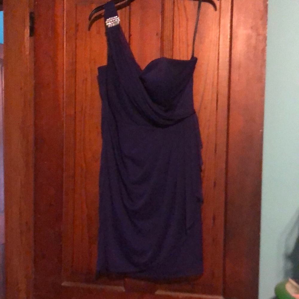 body flattering dress size 11. One flaw (price reflects)